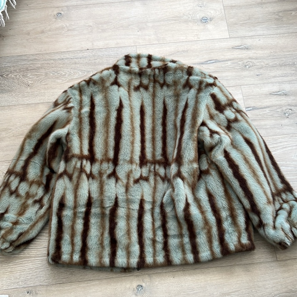 LEIA FAUX FUR JACKET by Love Token - Picture 7 of 11